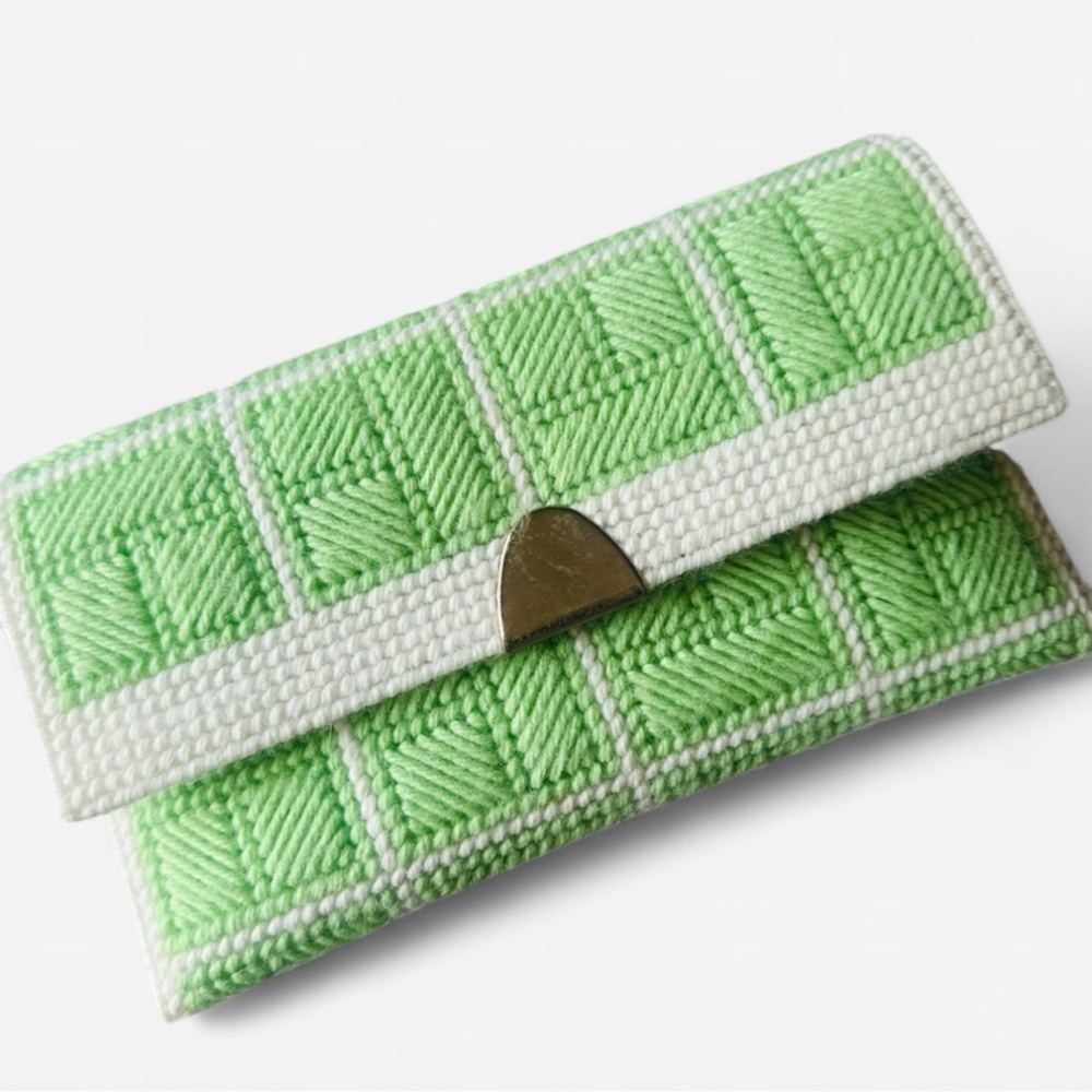 Vintage Plastic Yarn Knit Mint & White Clutch Indie Boho Vibes OOAK